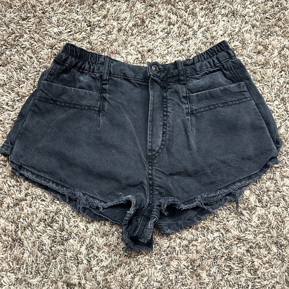 We The Free Black Distressed Denim Cut Off Style Elastic Waist Shorts Sz S
